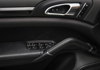 Подержанный автомобиль Porsche Cayenne 2014 года (29 фото)