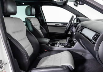 Подержанный автомобиль Volkswagen Touareg 2017 года (20 фото)