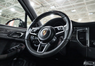 Подержанный автомобиль Porsche Macan 2016 года (23 фото)