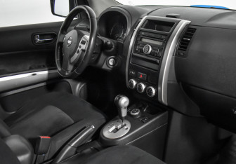 Подержанный автомобиль Nissan X-Trail 2011 года (12 фото)