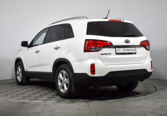 Подержанный автомобиль Kia Sorento 2018 года (6 фото)