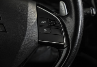 Подержанный автомобиль Mitsubishi Outlander 2017 года (12 фото)