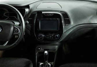 Подержанный автомобиль Renault Kaptur 2016 года (14 фото)