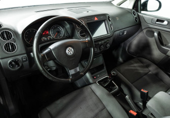Подержанный автомобиль Volkswagen Golf Plus 2008 года (11 фото)