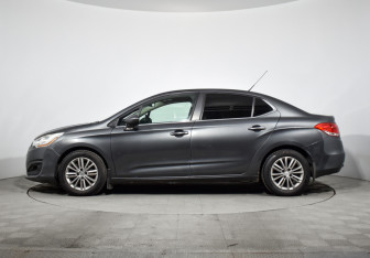 Подержанный автомобиль Citroen C4 Sedan 2013 года (8 фото)