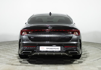Подержанный автомобиль Kia K5 2021 года (6 фото)