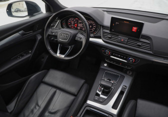 Подержанный автомобиль Audi Q5 2019 года (10 фото)
