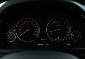 Подержанный автомобиль BMW X5 2016 года (19 фото)