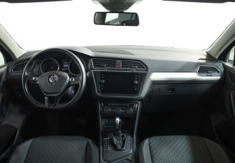 Подержанный автомобиль Volkswagen Tiguan 2019 года (9 фото)