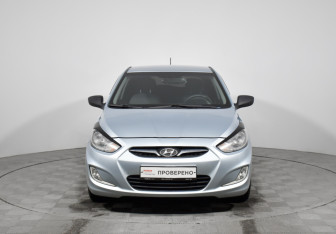 Подержанный автомобиль Hyundai Solaris Hatchback 2014 года (2 фото)