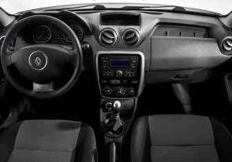 Подержанный автомобиль Renault Duster 2014 года (16 фото)