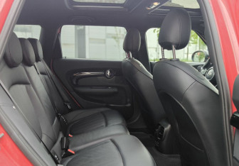 Подержанный автомобиль MINI Clubman Wagon 2022 года (18 фото)