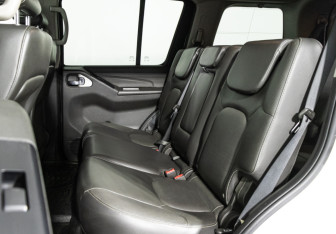 Подержанный автомобиль Nissan Pathfinder 2011 года (10 фото)