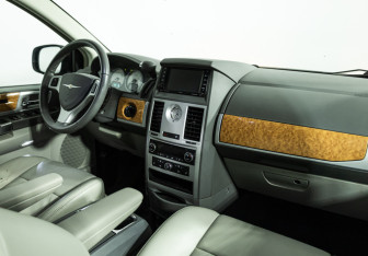 Подержанный автомобиль Chrysler Voyager 2008 года (9 фото)