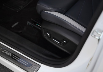 Подержанный автомобиль Geely Atlas 2023 года (24 фото)