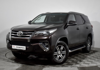 Подержанный автомобиль Toyota Fortuner 2020 года (1 фото)