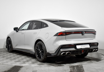 Подержанный автомобиль Changan UNI-V 2023 года (7 фото)