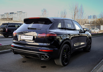 Подержанный автомобиль Porsche Cayenne 2015 года (4 фото)