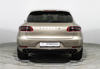 Подержанный автомобиль Porsche Macan 2016 года (6 фото)