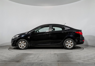 Подержанный автомобиль Hyundai Solaris Sedan 2012 года (8 фото)
