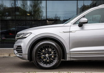Подержанный автомобиль Volkswagen Touareg 2018 года (10 фото)