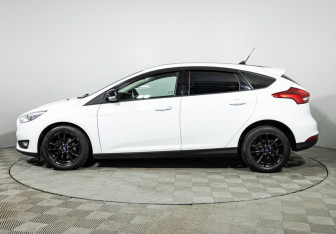 Подержанный автомобиль Ford Focus Hatchback 2017 года (8 фото)