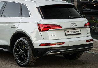 Подержанный автомобиль Audi Q5 2021 года (12 фото)