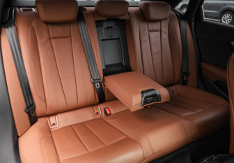 Подержанный автомобиль Audi A4 Sedan 2021 года (30 фото)