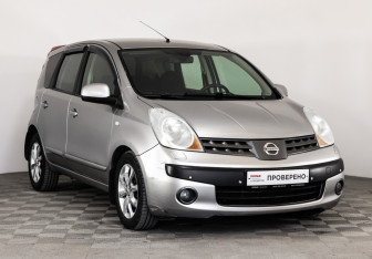 Подержанный автомобиль Nissan Note 2006 года (3 фото)
