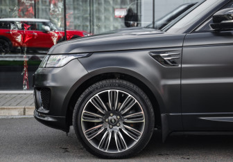 Подержанный автомобиль Land Rover Range Rover Sport 2019 года (10 фото)
