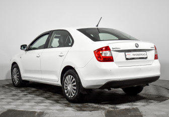Подержанный автомобиль Skoda Rapid Liftback 2014 года (7 фото)