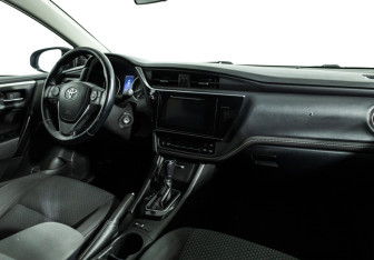 Подержанный автомобиль Toyota Corolla Sedan 2016 года (9 фото)