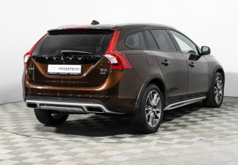 Подержанный автомобиль Volvo V60 Cross Country 2016 года (5 фото)