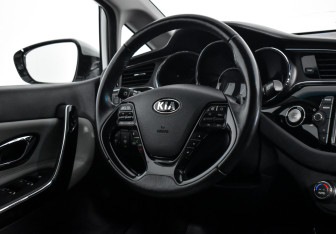 Подержанный автомобиль Kia Ceed Wagon 2017 года (14 фото)