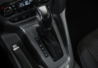 Подержанный автомобиль Ford Focus Hatchback 2013 года (17 фото)