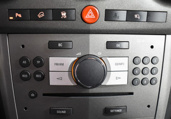 Подержанный автомобиль Opel Antara 2010 года (14 фото)