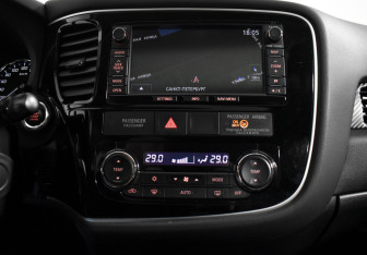 Подержанный автомобиль Mitsubishi Outlander 2013 года (14 фото)