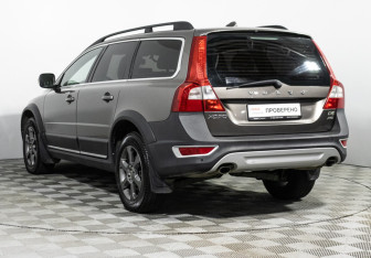 Подержанный автомобиль Volvo XC70 2010 года (7 фото)