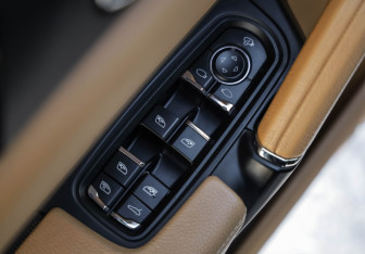 Подержанный автомобиль Porsche Cayenne 2015 года (29 фото)