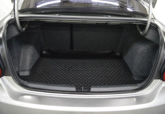 Подержанный автомобиль Volkswagen Polo Sedan 2016 года (16 фото)