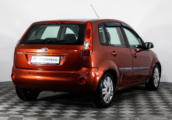 Подержанный автомобиль Ford Fiesta Hatchback 2007 года (5 фото)