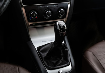 Подержанный автомобиль Skoda Octavia Liftback 2010 года (11 фото)