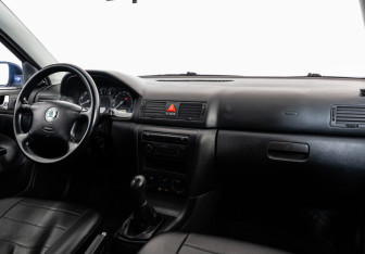 Подержанный автомобиль Skoda Octavia Liftback 2006 года (9 фото)