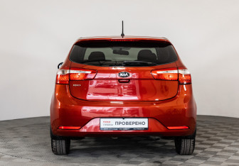 Подержанный автомобиль Kia Rio Hatchback 2013 года (6 фото)