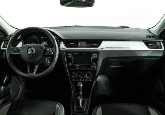 Подержанный автомобиль Skoda Rapid Liftback 2019 года (13 фото)