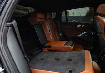 Подержанный автомобиль BMW X6 2021 года (14 фото)