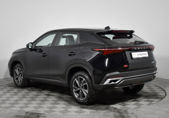 Подержанный автомобиль Omoda C5 2024 года (7 фото)