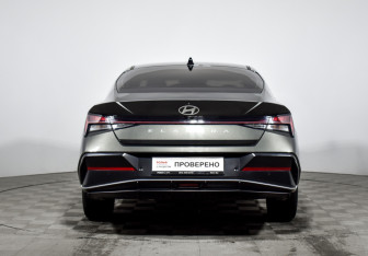 Подержанный автомобиль Hyundai Elantra Sedan 2024 года (6 фото)