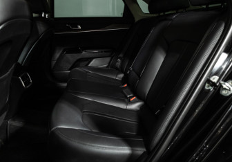 Подержанный автомобиль Kia K5 2021 года (10 фото)
