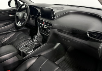Подержанный автомобиль Hyundai Santa Fe 2019 года (14 фото)